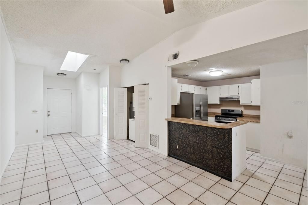 For Sale: $189,000 (3 beds, 2 baths, 984 Square Feet)