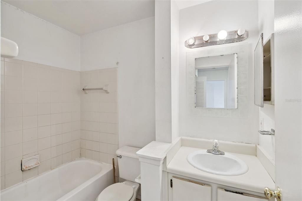 For Sale: $189,000 (3 beds, 2 baths, 984 Square Feet)