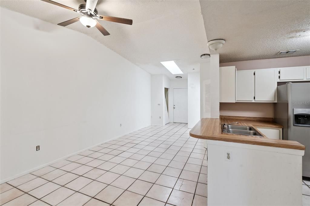 For Sale: $189,000 (3 beds, 2 baths, 984 Square Feet)