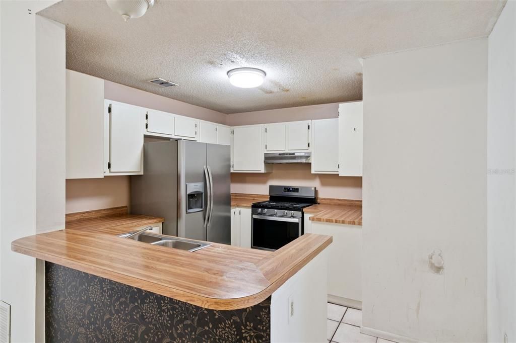 For Sale: $189,000 (3 beds, 2 baths, 984 Square Feet)