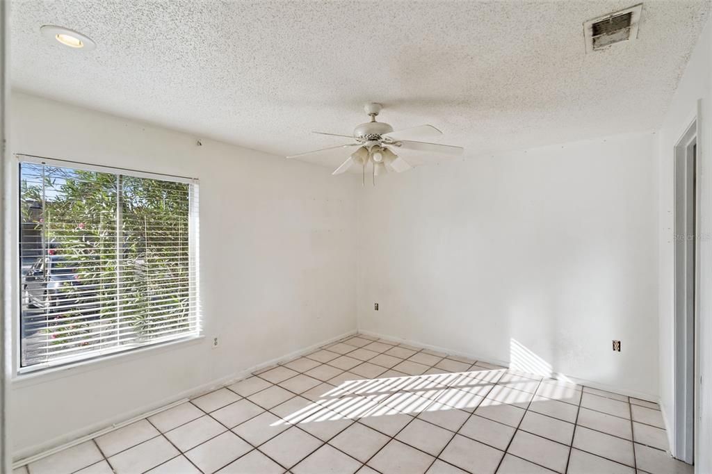 For Sale: $189,000 (3 beds, 2 baths, 984 Square Feet)