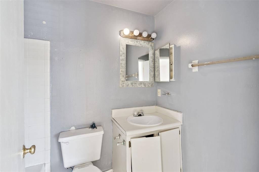 For Sale: $189,000 (3 beds, 2 baths, 984 Square Feet)