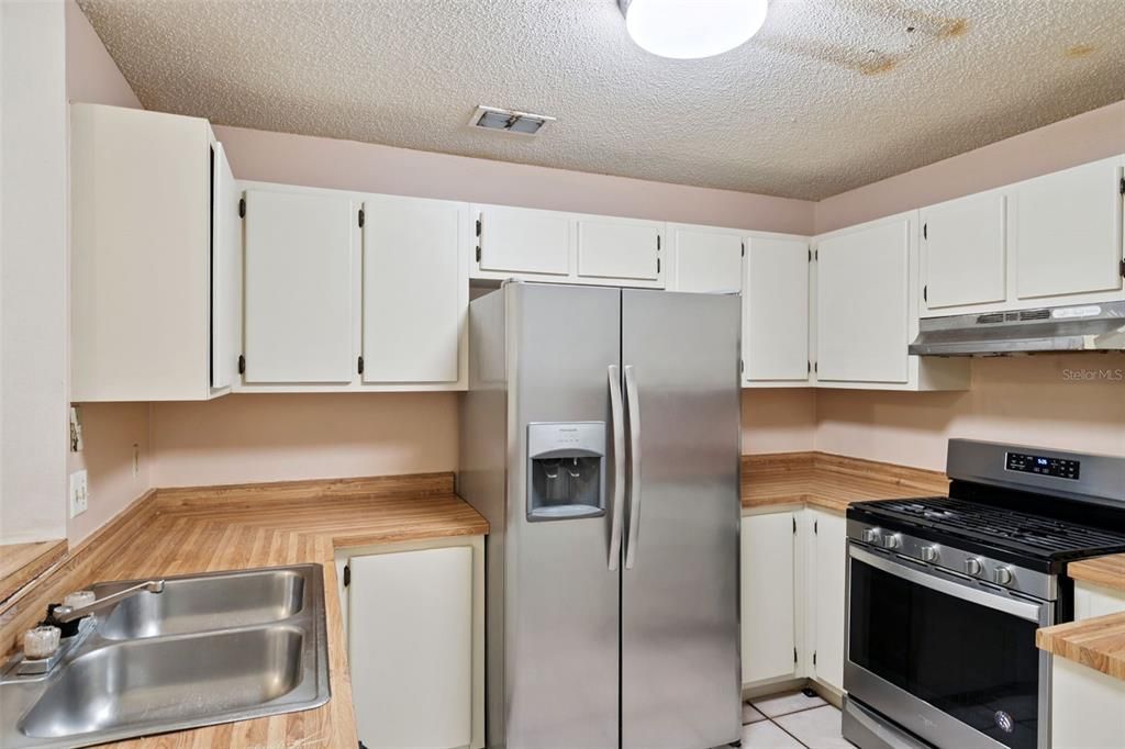 For Sale: $189,000 (3 beds, 2 baths, 984 Square Feet)