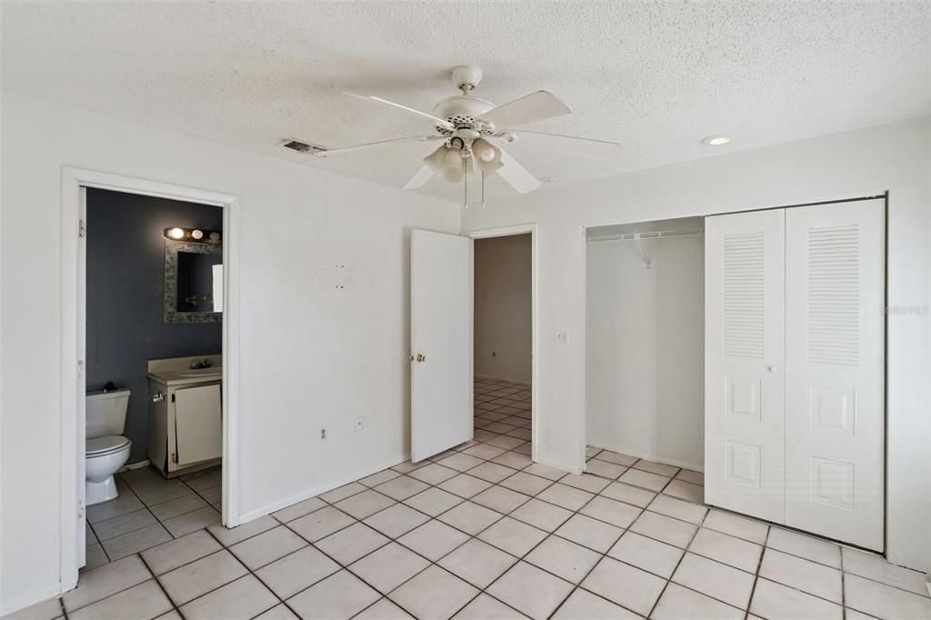 For Sale: $189,000 (3 beds, 2 baths, 984 Square Feet)