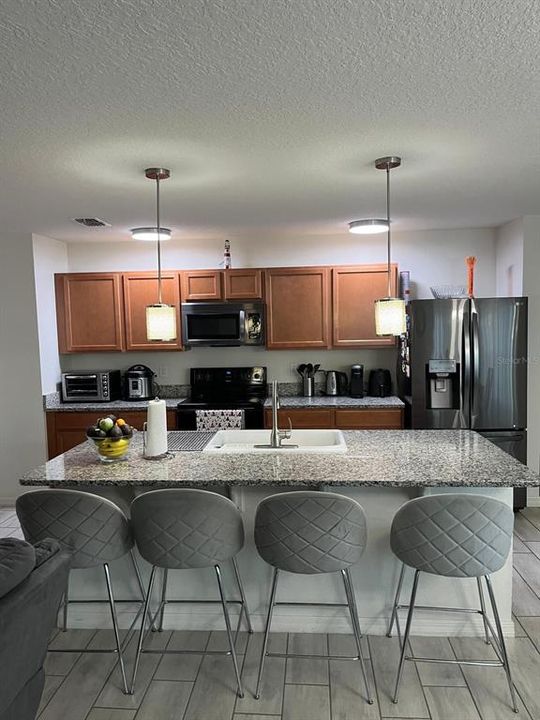 For Rent: $2,600 (4 beds, 2 baths, 1656 Square Feet)