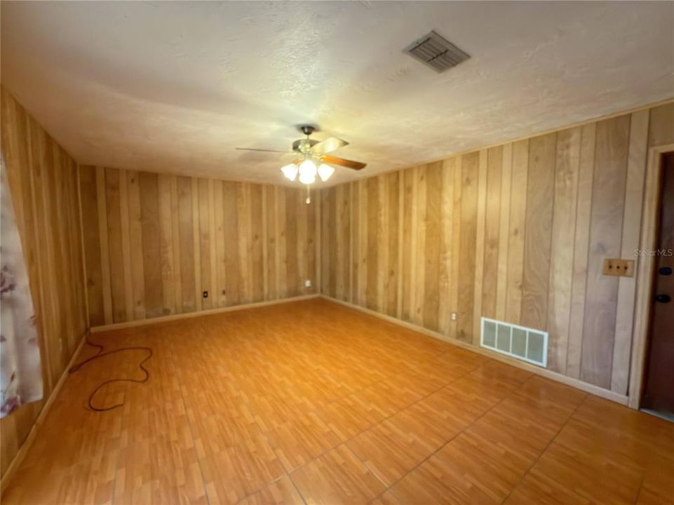 For Sale: $235,000 (3 beds, 2 baths, 1572 Square Feet)