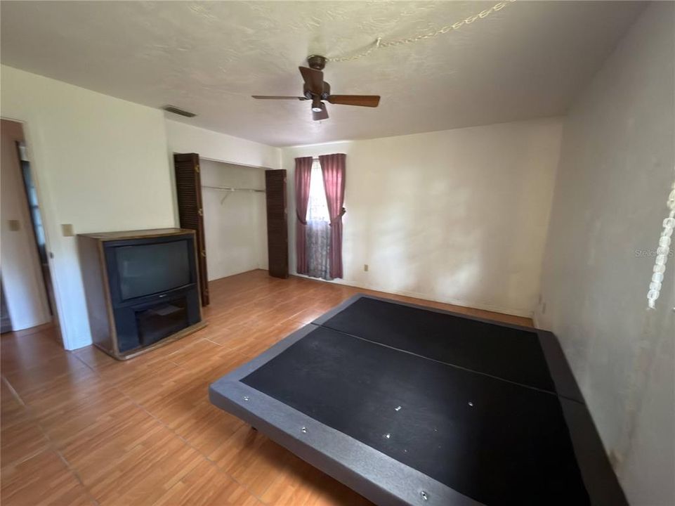 For Sale: $235,000 (3 beds, 2 baths, 1572 Square Feet)
