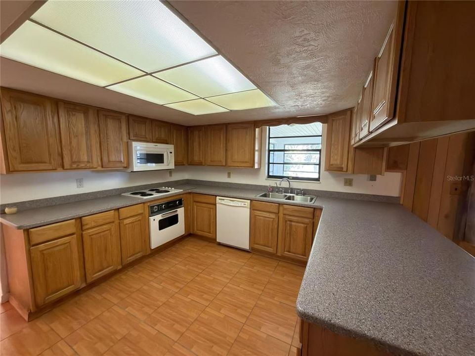 For Sale: $235,000 (3 beds, 2 baths, 1572 Square Feet)