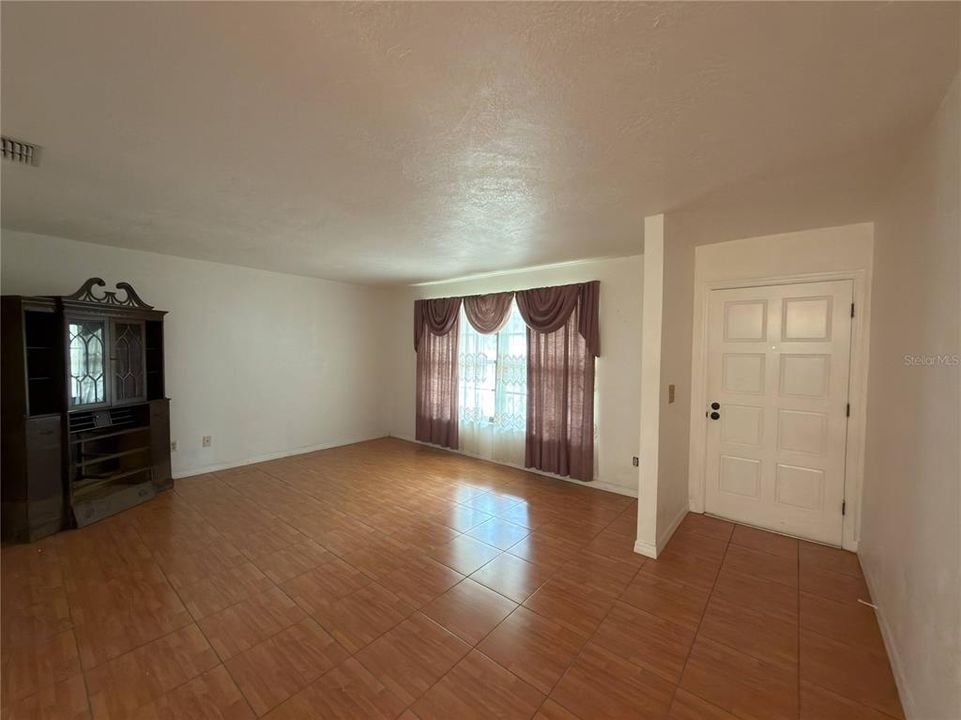 For Sale: $235,000 (3 beds, 2 baths, 1572 Square Feet)