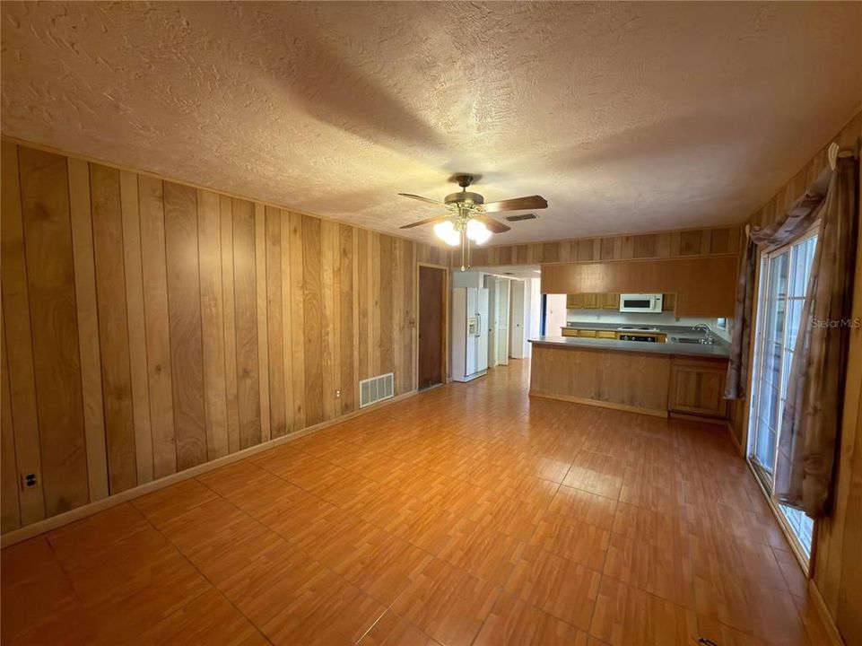 For Sale: $235,000 (3 beds, 2 baths, 1572 Square Feet)