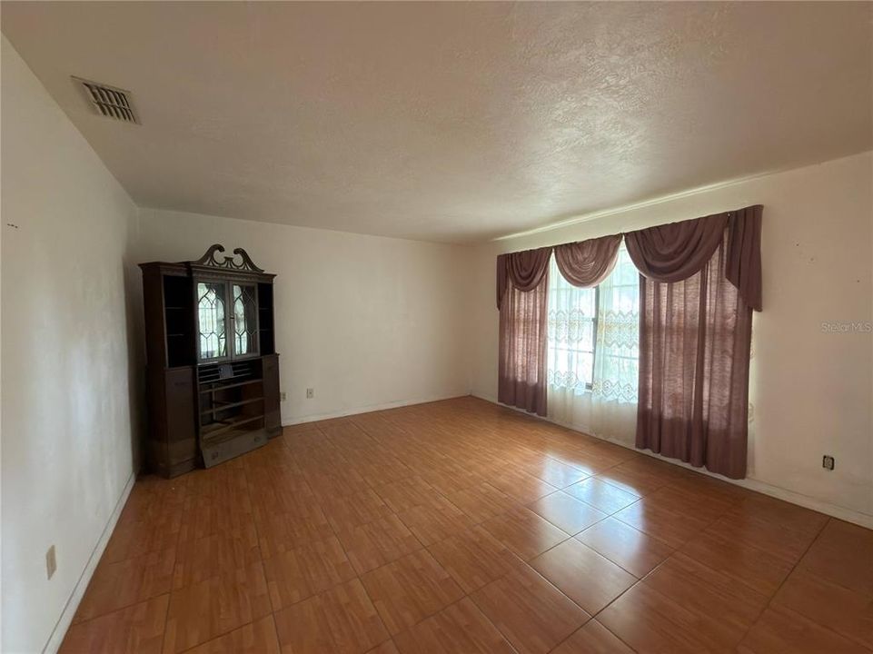 For Sale: $235,000 (3 beds, 2 baths, 1572 Square Feet)