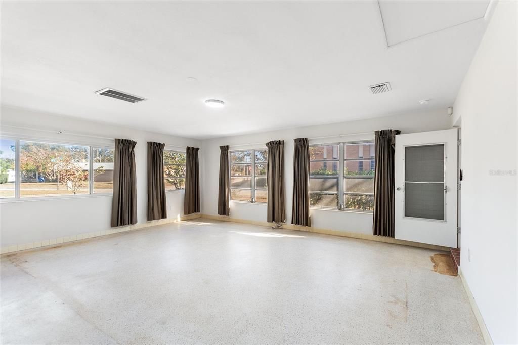 En Venta: $179,900 (2 camas, 2 baños, 1667 Pies cuadrados)