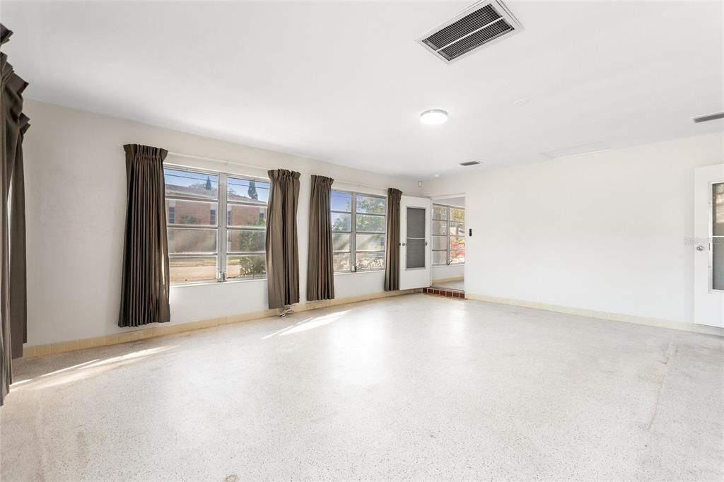 En Venta: $179,900 (2 camas, 2 baños, 1667 Pies cuadrados)