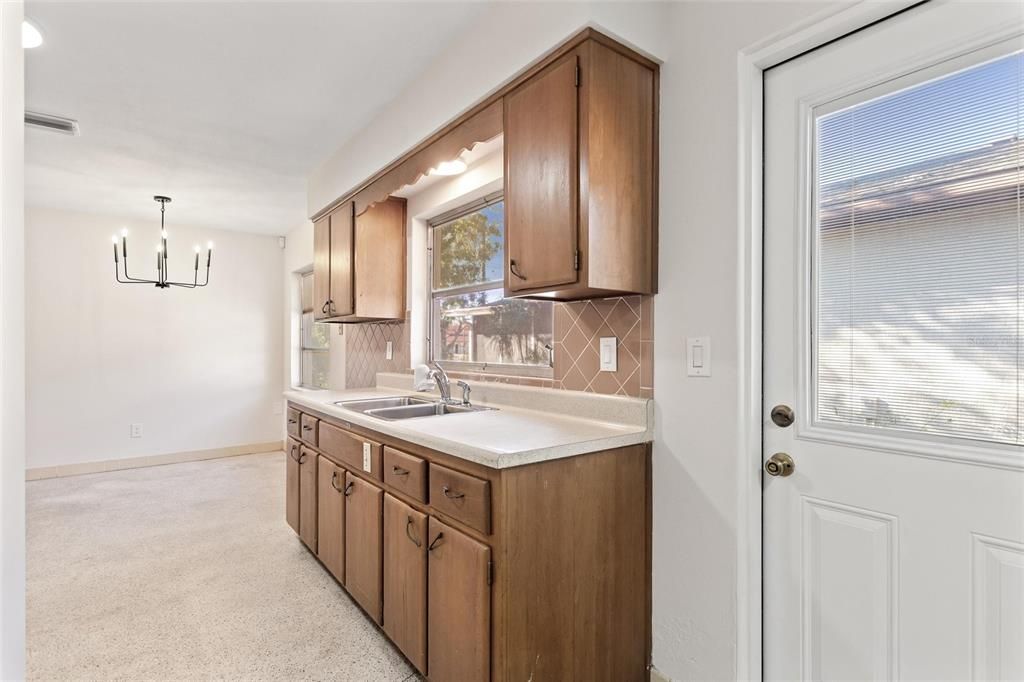 En Venta: $179,900 (2 camas, 2 baños, 1667 Pies cuadrados)