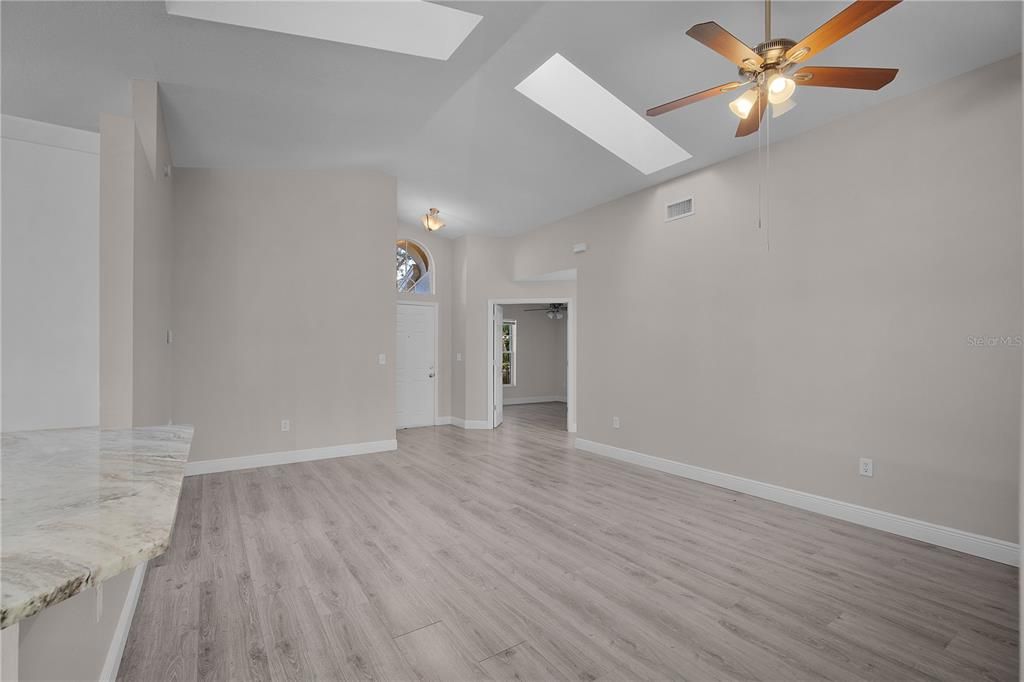 出租: $2,700 (3 贝兹, 2 浴室, 1398 平方英尺)