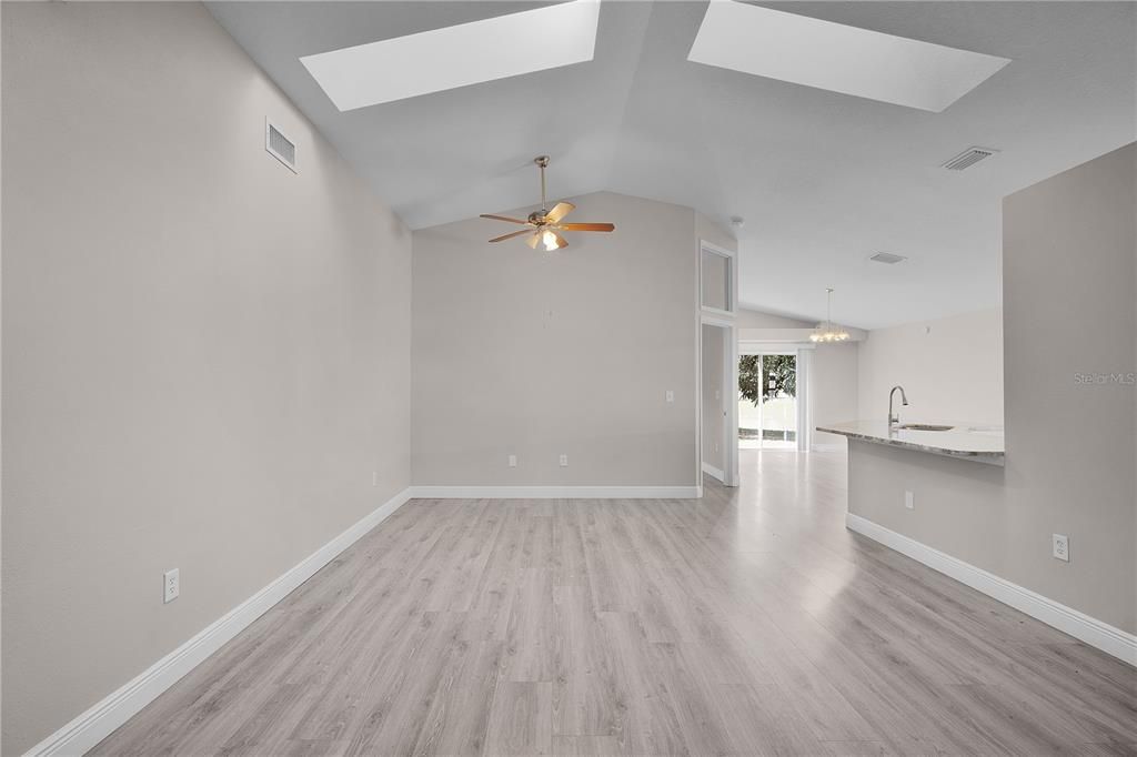 出租: $2,700 (3 贝兹, 2 浴室, 1398 平方英尺)