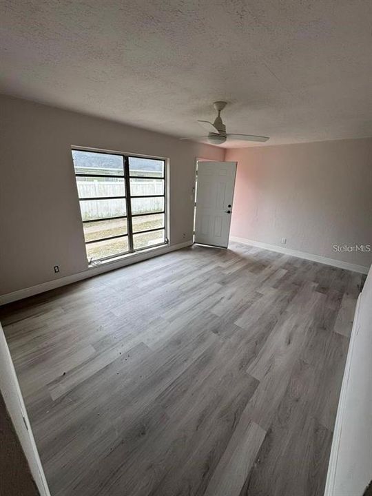 На продажу: $270,000 (4 спален, 0 ванн, 1560 Квадратных фут)