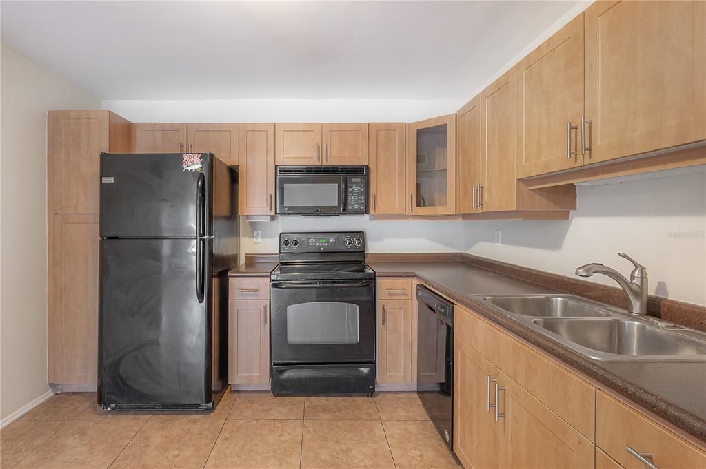 待售: $165,000 (1 贝兹, 1 浴室, 792 平方英尺)