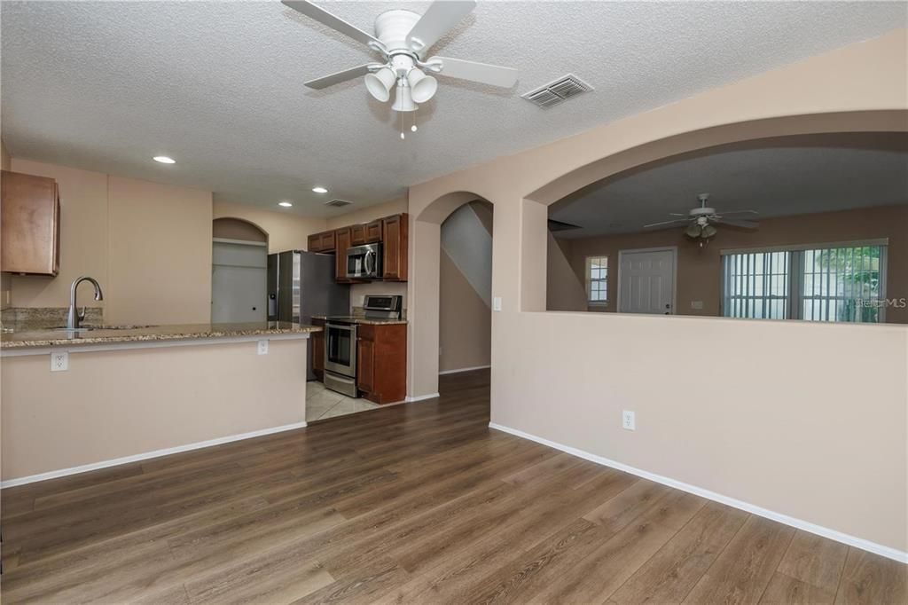 For Sale: $449,900 (4 beds, 3 baths, 1494 Square Feet)