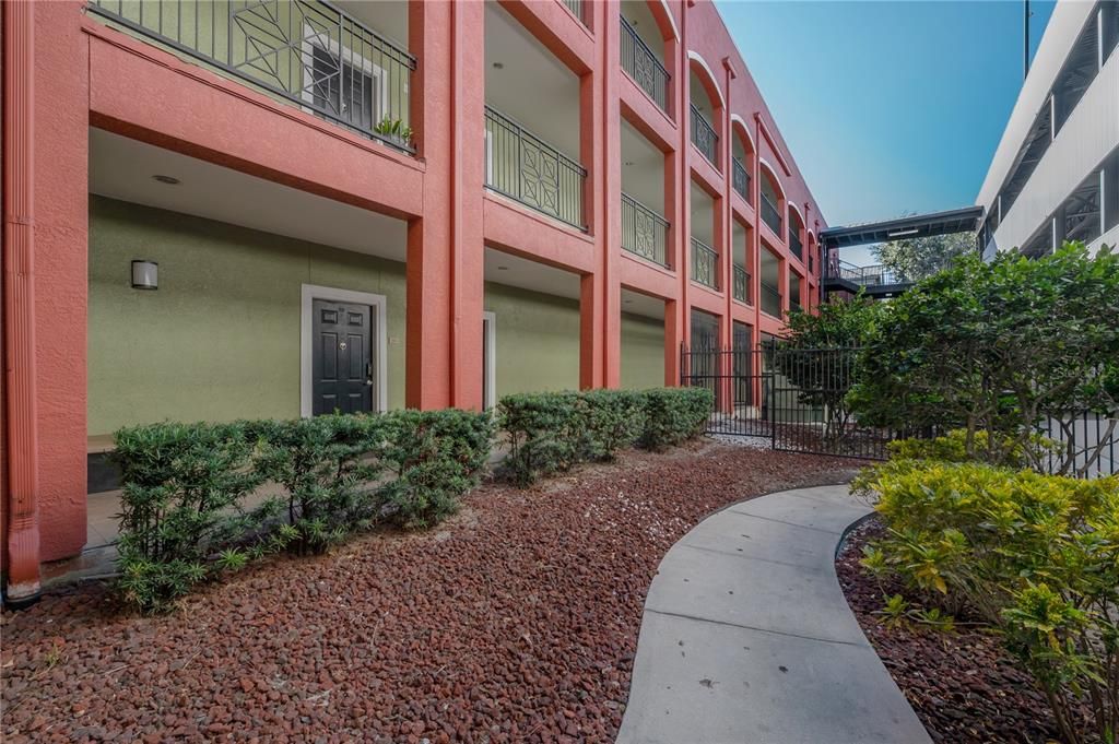 Activo con contrato: $267,000 (2 camas, 2 baños, 1152 Pies cuadrados)