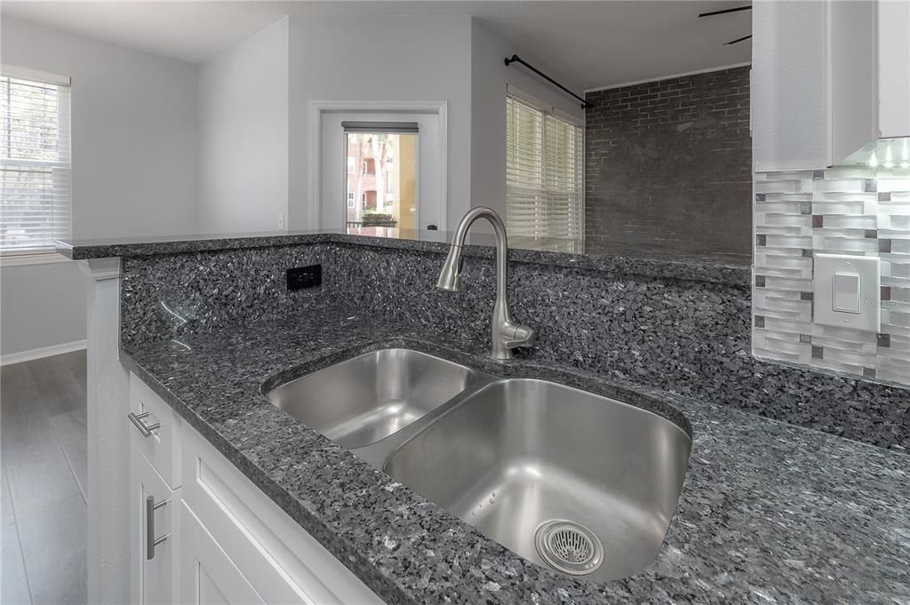 Activo con contrato: $267,000 (2 camas, 2 baños, 1152 Pies cuadrados)