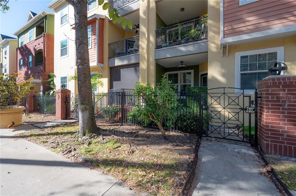 Activo con contrato: $267,000 (2 camas, 2 baños, 1152 Pies cuadrados)