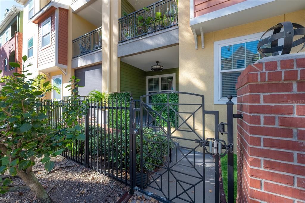 Activo con contrato: $267,000 (2 camas, 2 baños, 1152 Pies cuadrados)