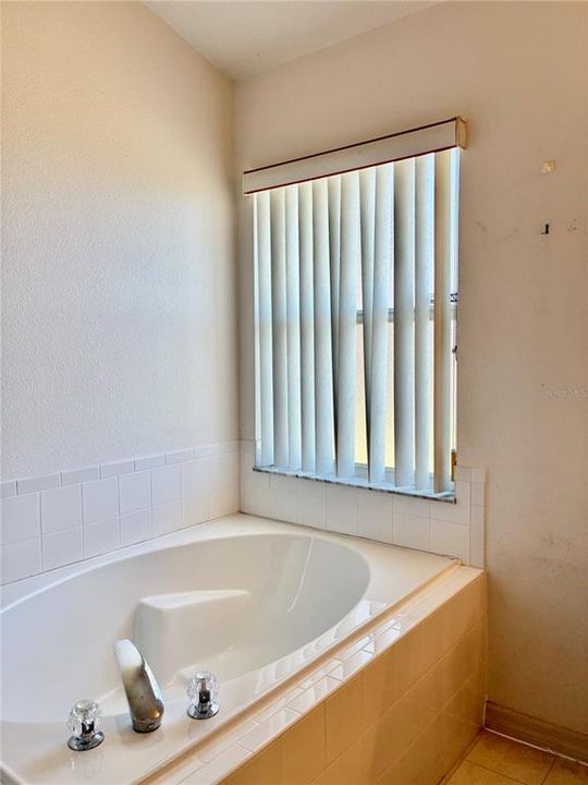 For Sale: $348,900 (3 beds, 2 baths, 1847 Square Feet)