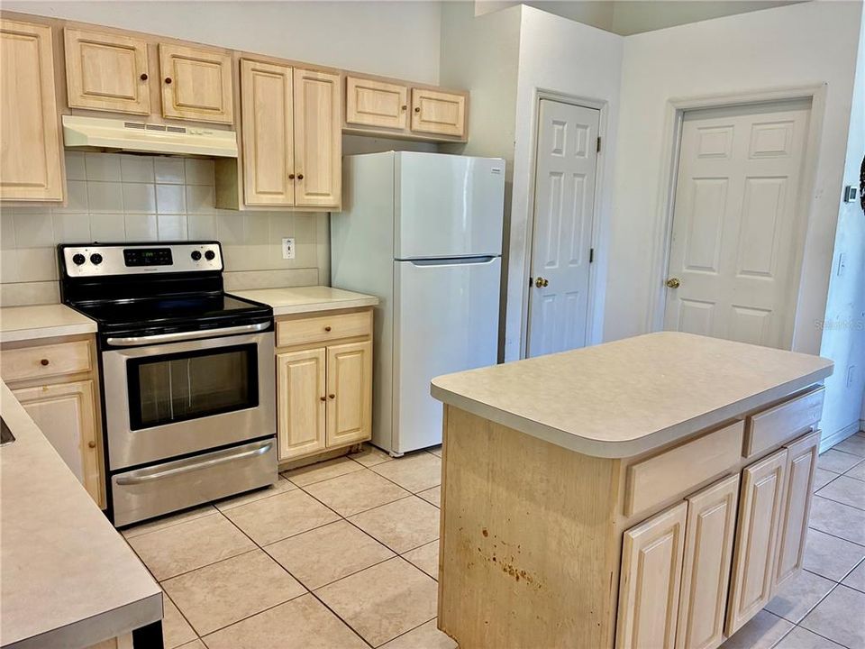 For Sale: $348,900 (3 beds, 2 baths, 1847 Square Feet)