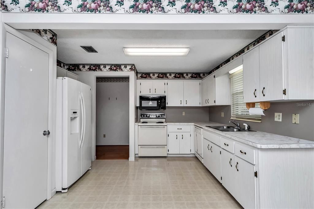 На продажу: $149,900 (2 спален, 2 ванн, 1409 Квадратных фут)