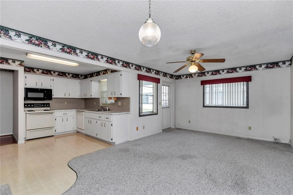 На продажу: $149,900 (2 спален, 2 ванн, 1409 Квадратных фут)