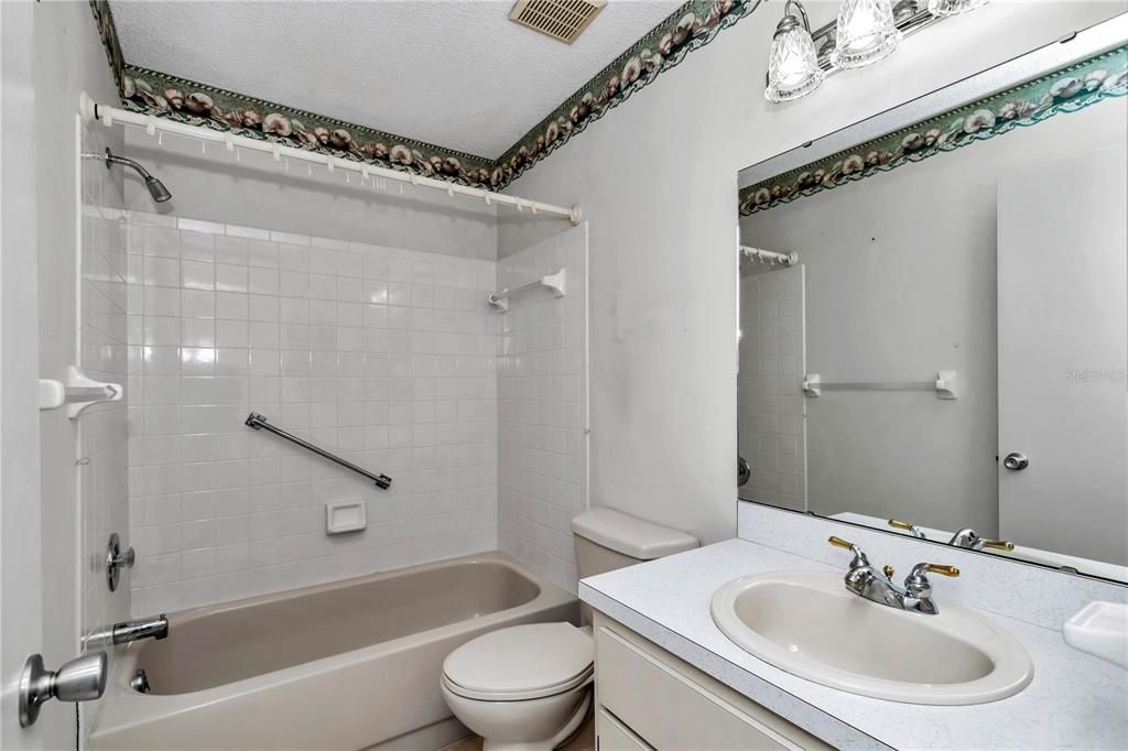 На продажу: $149,900 (2 спален, 2 ванн, 1409 Квадратных фут)