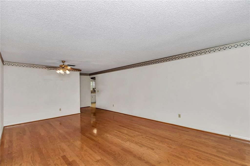 На продажу: $149,900 (2 спален, 2 ванн, 1409 Квадратных фут)