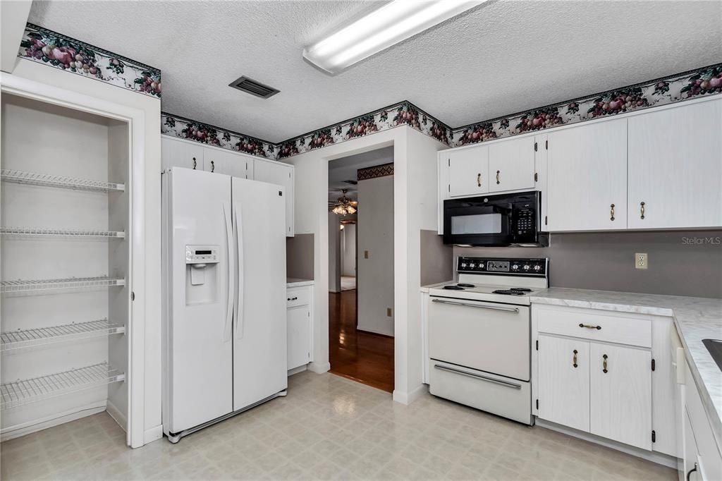 На продажу: $149,900 (2 спален, 2 ванн, 1409 Квадратных фут)