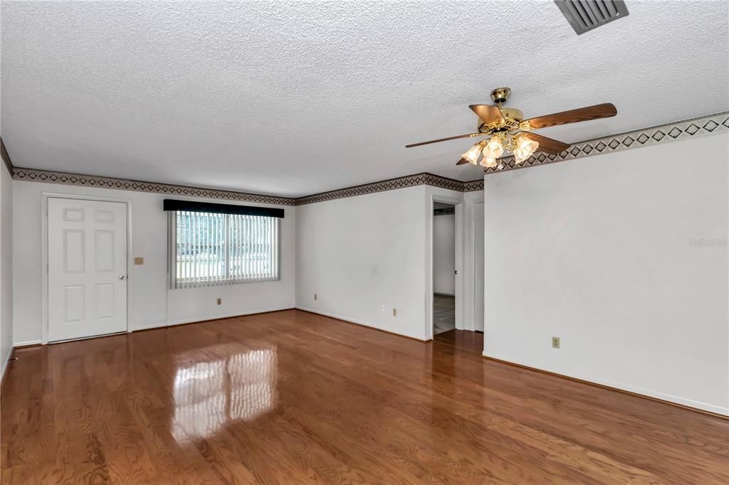 На продажу: $149,900 (2 спален, 2 ванн, 1409 Квадратных фут)