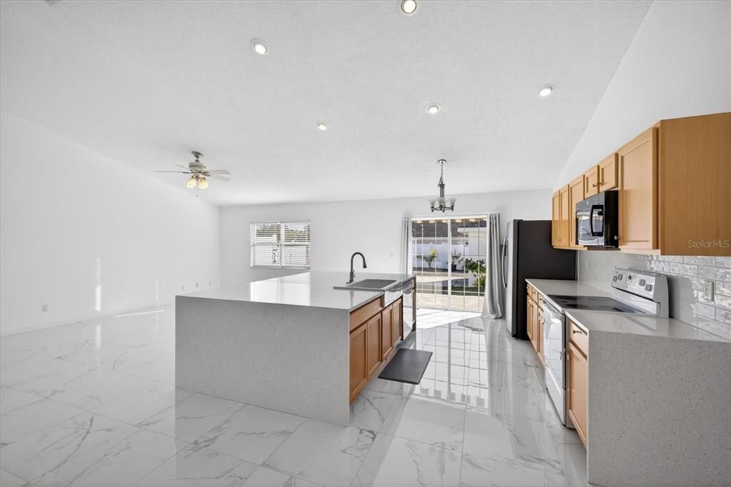 На продажу: $359,500 (3 спален, 2 ванн, 1974 Квадратных фут)