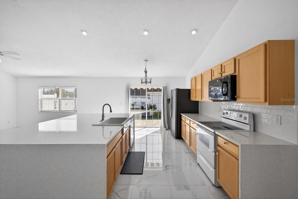 На продажу: $359,500 (3 спален, 2 ванн, 1974 Квадратных фут)