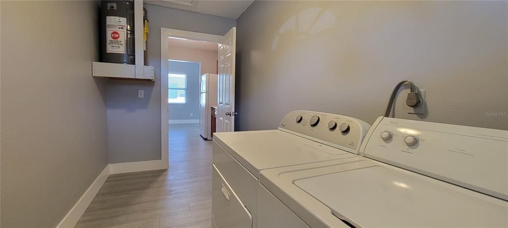 待售: $469,999 (4 贝兹, 0 浴室, 1832 平方英尺)