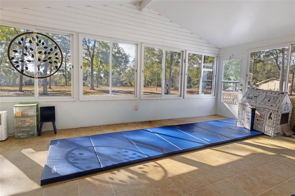 For Sale: $319,000 (3 beds, 2 baths, 1620 Square Feet)