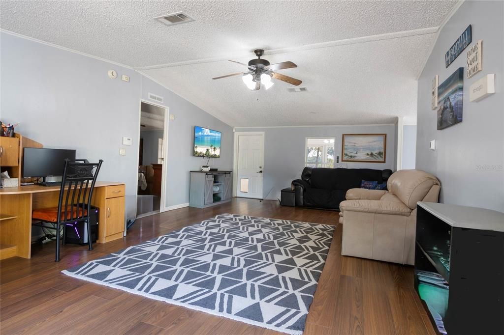 For Sale: $319,000 (3 beds, 2 baths, 1620 Square Feet)