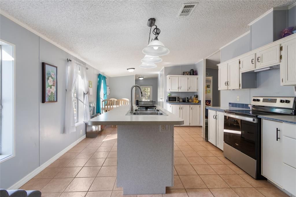 For Sale: $319,000 (3 beds, 2 baths, 1620 Square Feet)