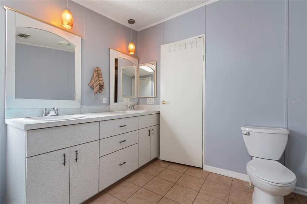 For Sale: $319,000 (3 beds, 2 baths, 1620 Square Feet)