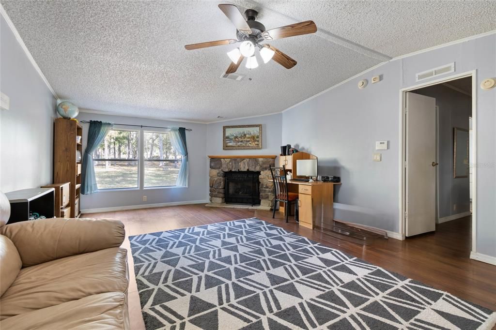 For Sale: $319,000 (3 beds, 2 baths, 1620 Square Feet)