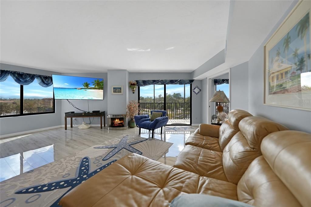 For Sale: $399,000 (3 beds, 2 baths, 1912 Square Feet)