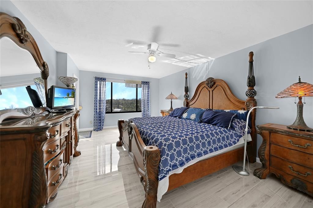 For Sale: $399,000 (3 beds, 2 baths, 1912 Square Feet)