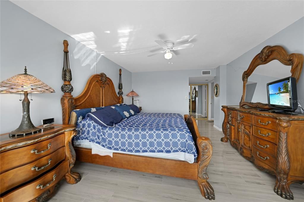 For Sale: $399,000 (3 beds, 2 baths, 1912 Square Feet)