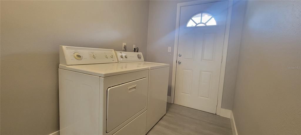 待售: $469,999 (4 贝兹, 0 浴室, 1832 平方英尺)