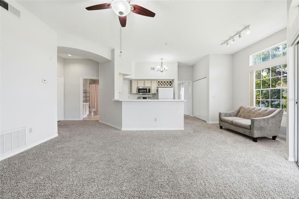 На продажу: $145,000 (1 спален, 1 ванн, 842 Квадратных фут)