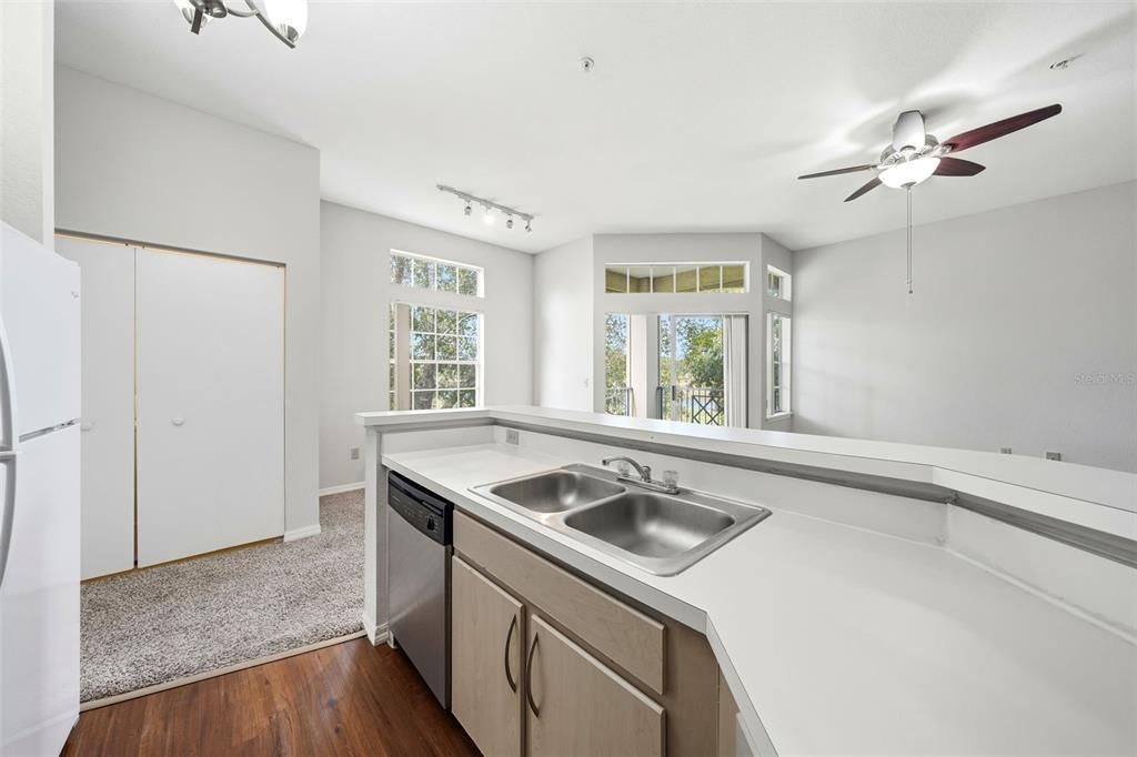 На продажу: $145,000 (1 спален, 1 ванн, 842 Квадратных фут)