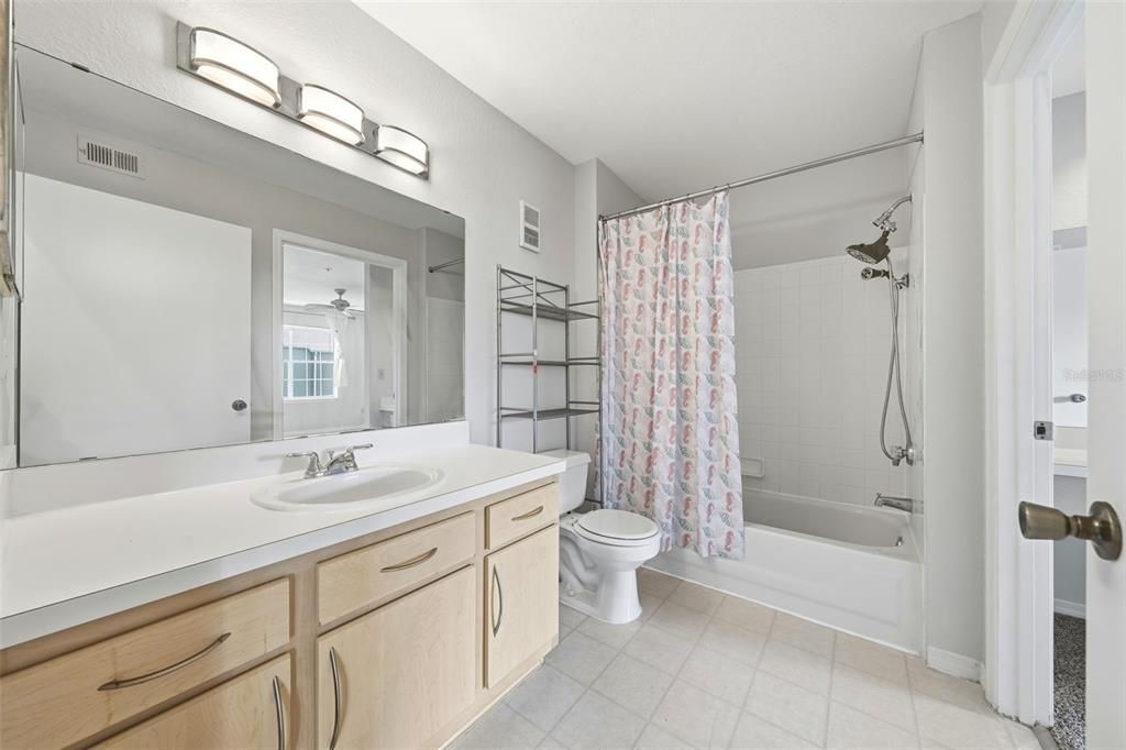 На продажу: $145,000 (1 спален, 1 ванн, 842 Квадратных фут)